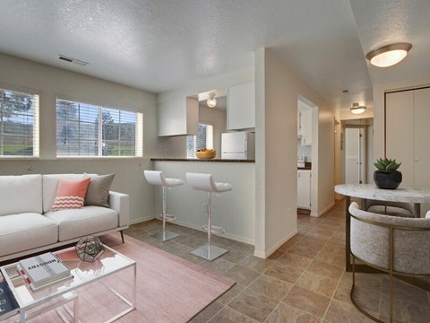Floor plan for 2 beds, 1 bath, 726 sqft